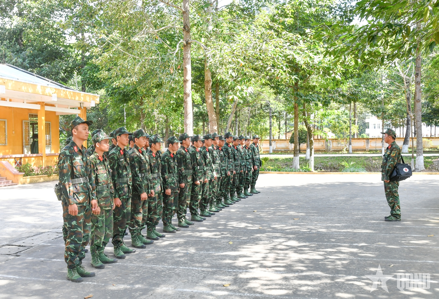 Chủ động phòng, chống say nắng, say nóng cho chiến sĩ mới